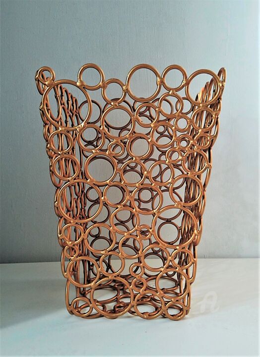 Diseño titulada "Vase Wheels / Entan…" por Sztuka Metalu, Obra de arte original, Metales
