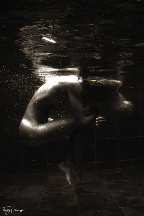 Photographie intitulée "Dark water" par Thierry Nikolaeff, Œuvre d'art originale, Photographie numérique