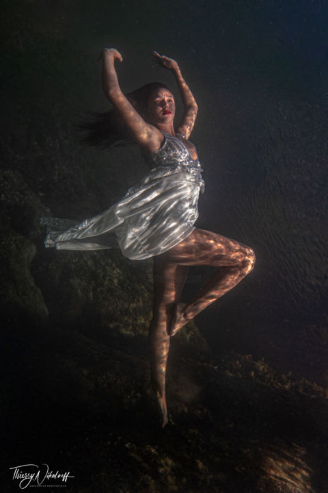 Photographie intitulée "La danseuse aquatiq…" par Thierry Nikolaeff, Œuvre d'art originale, Photographie numérique