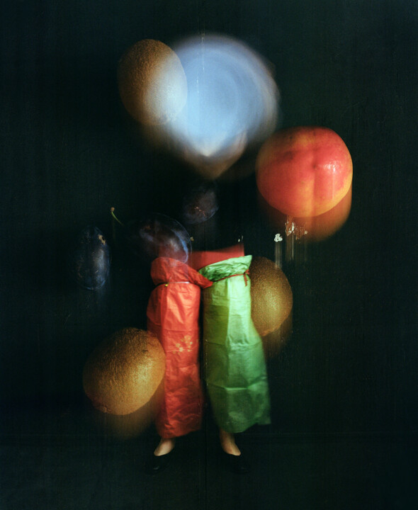 Fotografia intitolato "Juggler" da Tania Serket, Opera d'arte originale, fotografia a pellicola