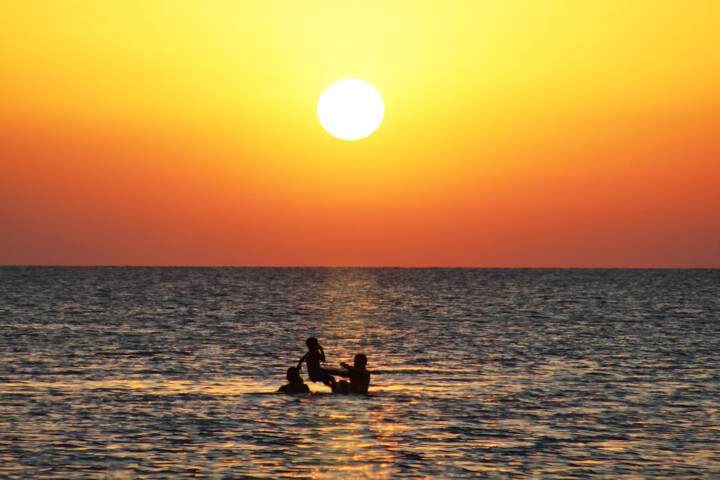 Fotografía titulada "the sea at sunset" por Tarkanm, Obra de arte original, Fotografía digital