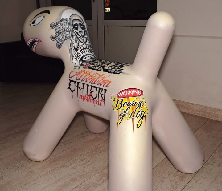 Sculpture intitulée "Une vie de Chien" par Strap, Œuvre d'art originale, Plastique