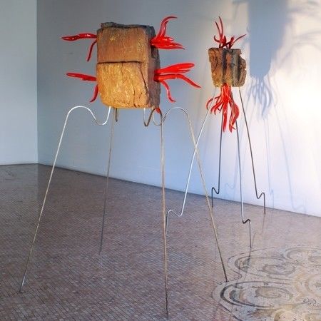 Skulptur mit dem Titel "War of Worlds" von Telmo Mota, Original-Kunstwerk, Gemischte Medien