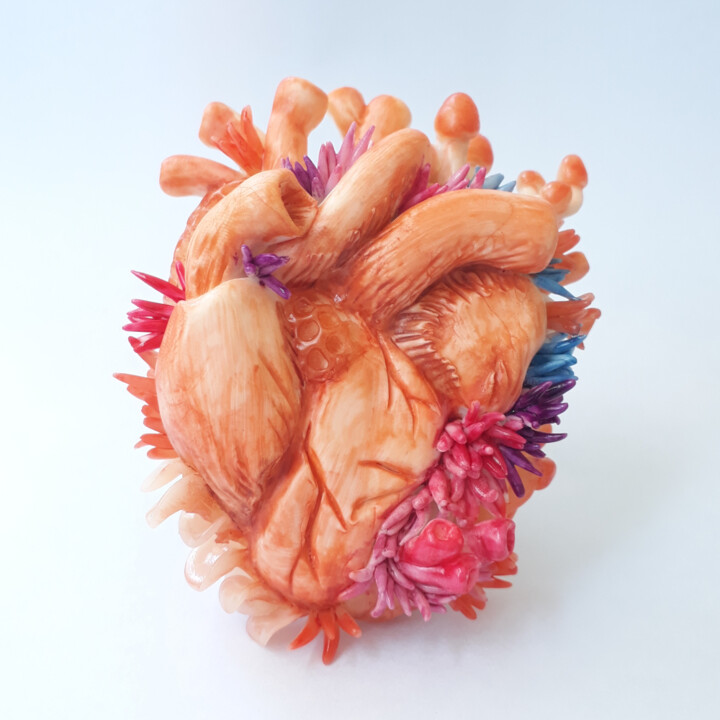 Sculpture titled "Wild Heart Sculpture" by Thaís Melo, Original Artwork, Polymer clay