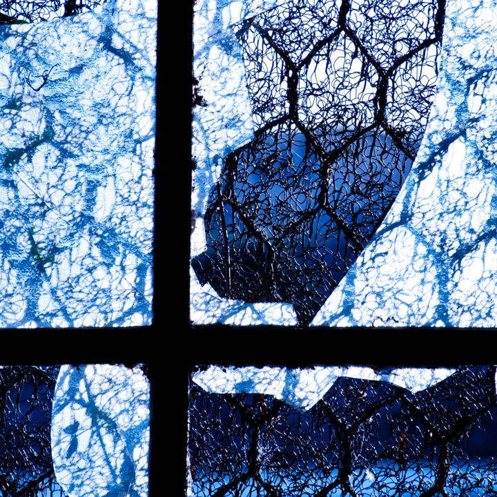 Photographie intitulée "fenêtre sur cour" par Thierry Augé, Œuvre d'art originale