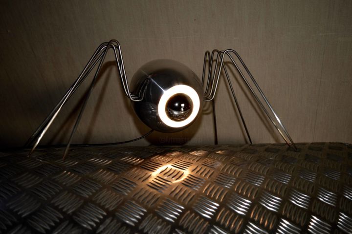 Sculpture intitulée "Spider Light" par Mouss, Œuvre d'art originale, Métaux