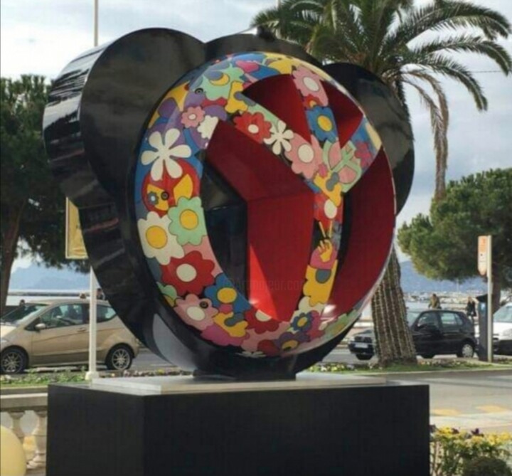 Sculpture titled "Peace and toon monu…" by Thierry Trivès, Original Artwork, Resin