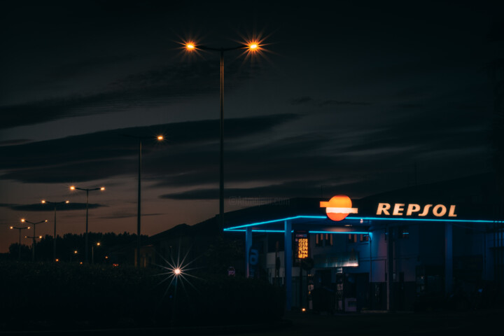 Fotografia intitulada "Gas Station" por Tiago Esteves, Obras de arte originais, Fotografia Não Manipulada