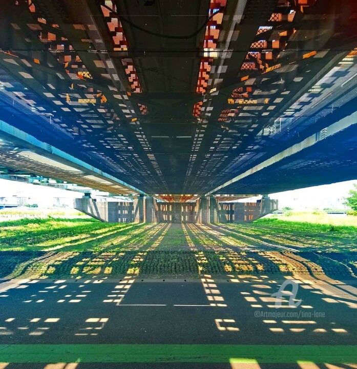 Photographie intitulée "Under the Railway B…" par Tina Lane, Œuvre d'art originale, Photographie manipulée