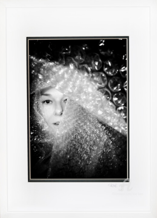 Fotografia zatytułowany „Drowning... (in a s…” autorstwa Tina Lane, Oryginalna praca, Fotografia cyfrowa Zamontowany na Kart…