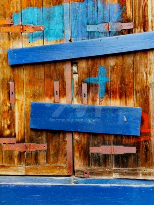 Photographie intitulée "La porte Tapies." par Tito Villa, Œuvre d'art originale, Photographie numérique