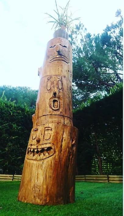 Sculpture titled ""SIT ON MY FACE" n°3" by Tomo, Original Artwork, Wood