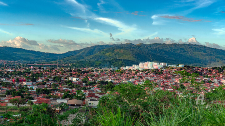 Fotografie getiteld "CIDADE NAS MONTANHAS" door Toninho Castro, Origineel Kunstwerk, Digitale fotografie