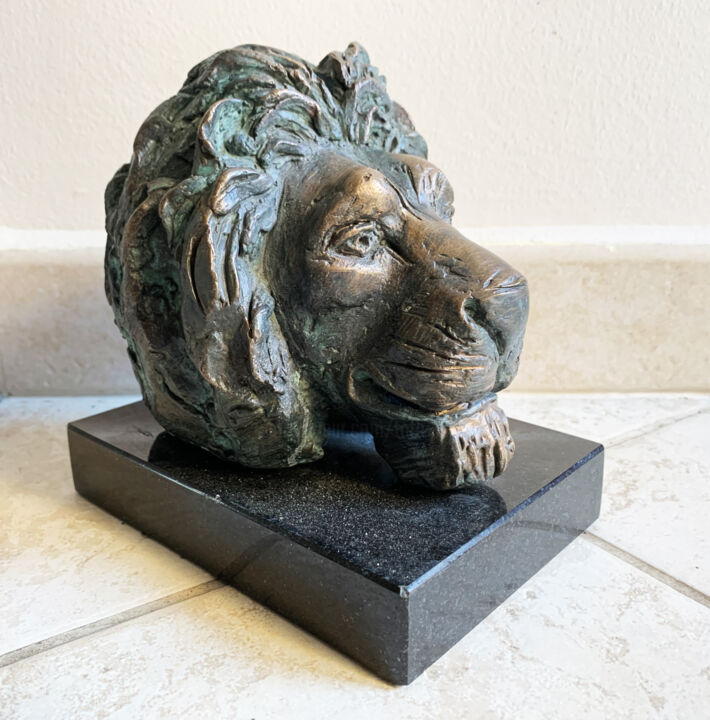 Скульптура под названием "Lion's head" - Kristof Toth, Подлинное произведение искусства, Бронза