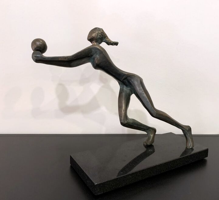 Sculpture titled "Volleyball player" by Kristof Toth, Original Artwork, Bronze