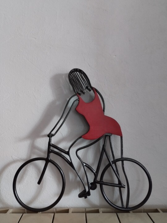Sculpture intitulée "Caline fait du vélo" par Alain Tourette, Œuvre d'art originale, Métaux