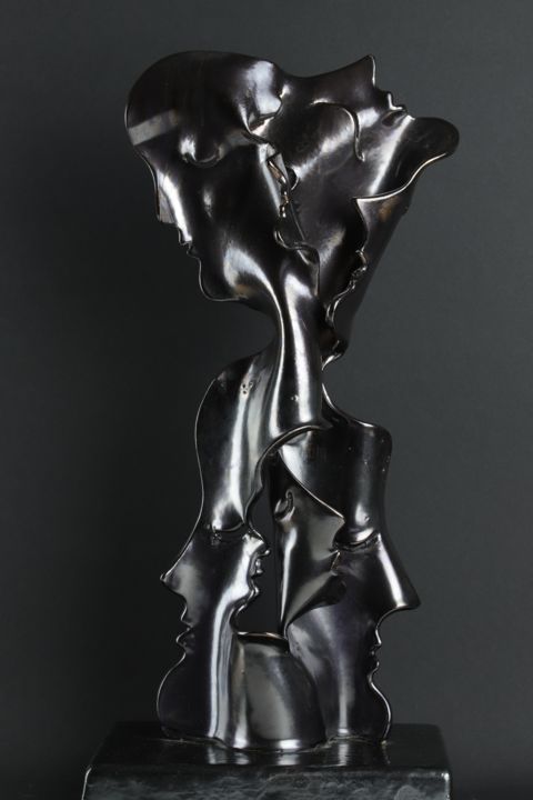 Skulptur mit dem Titel "Simply Complicated" von Katalin Tovolgyi, Original-Kunstwerk, Ton