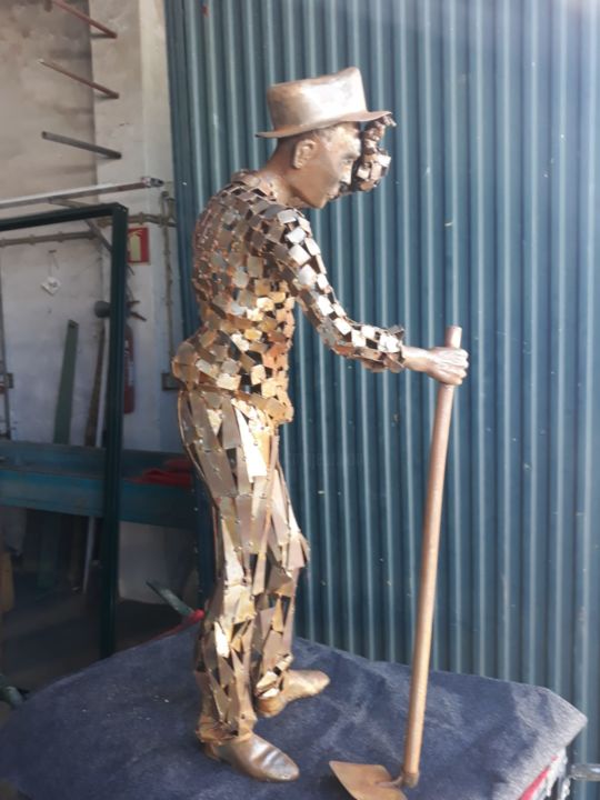 Escultura intitulada "O cavador" por António Charneca, Obras de arte originais, Metais