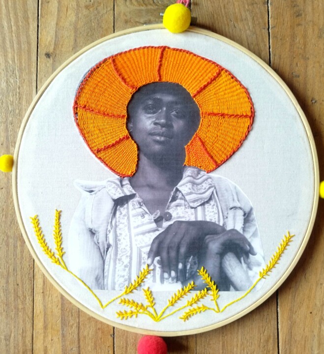 Textile Art titled "Mujer Trabajadora" by Trinidad Albonico Ruiz-Tagle, Original Artwork, Manipulated Photography Mounted on…
