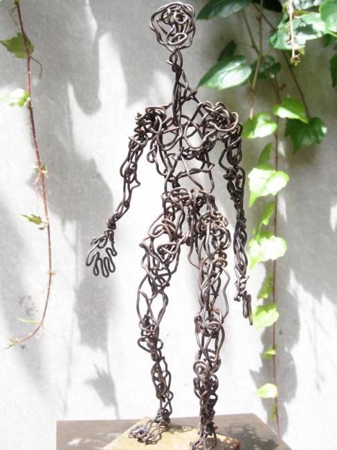 Skulptur mit dem Titel "_iNTEROGATioN_.JPG" von Marie Tucat, Original-Kunstwerk, Metalle