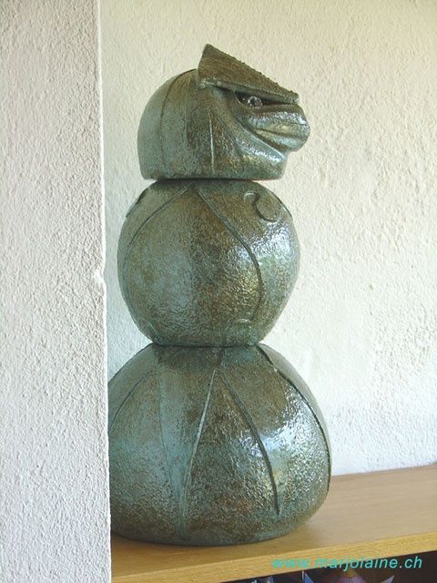Sculpture titled "M 89  Iguano-Sphères" by Marjolaine Escher, Original Artwork, Terra cotta