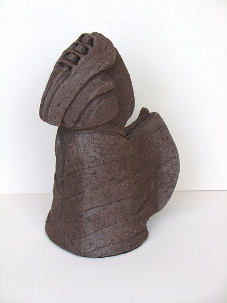 Skulptur mit dem Titel "M 119) Angelosaurus" von Marjolaine Escher, Original-Kunstwerk, Keramik