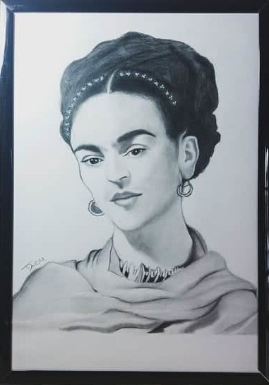 Dessin intitulée "Portrait of Frida K…" par Tzina Tsaou, Œuvre d'art originale, Crayon