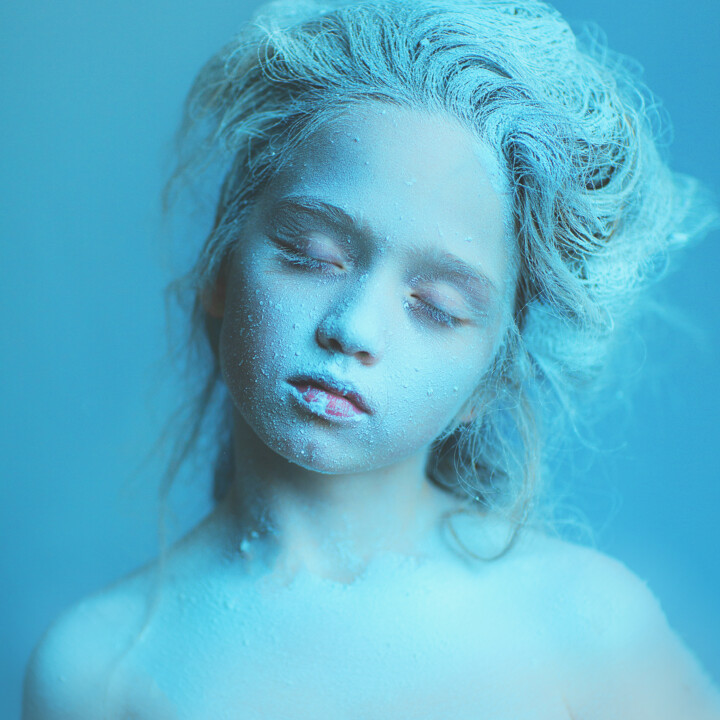 Photographie intitulée "Frozen" par Uliana Kharinova, Œuvre d'art originale
