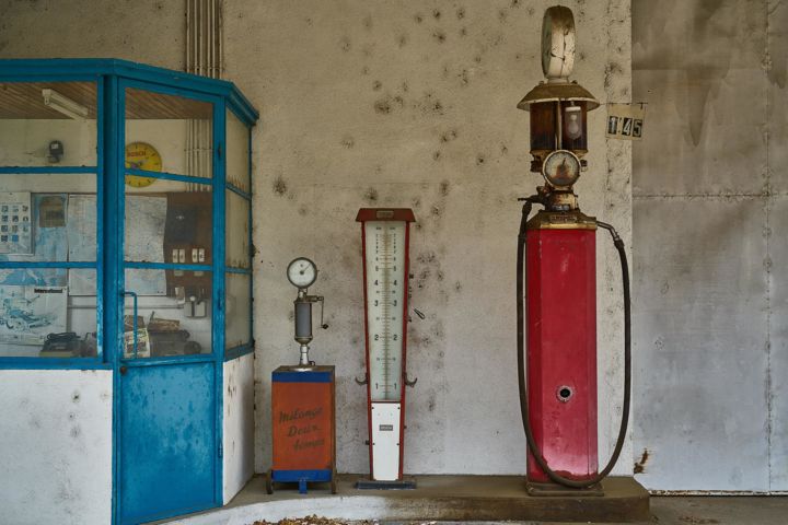 Фотография под названием "Gas Station 2" - Ulli Heupel, Подлинное произведение искусства, Цифровая фотография