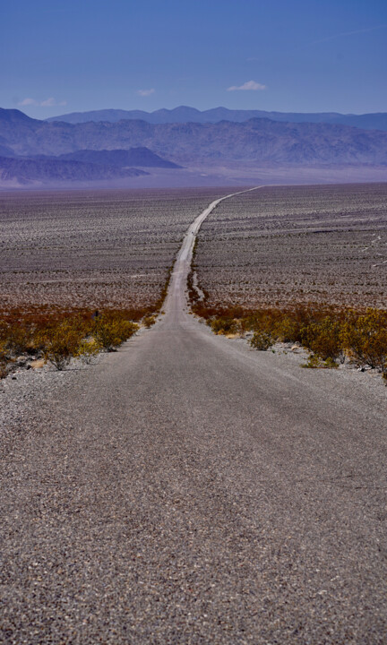 Fotografie mit dem Titel "Road View in Death…" von Ulrich Ernst Nievergelt, Original-Kunstwerk, Digitale Fotografie