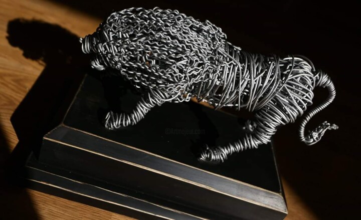 Sculpture titled "Roi Lion" by Ulrich Zouanda, Original Artwork, Metals