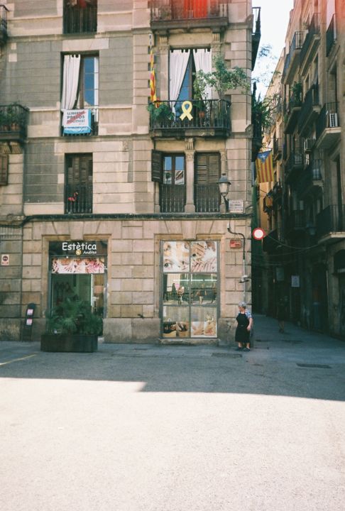 Photographie intitulée "Barcelona" par Ulrika L, Œuvre d'art originale, Photographie argentique