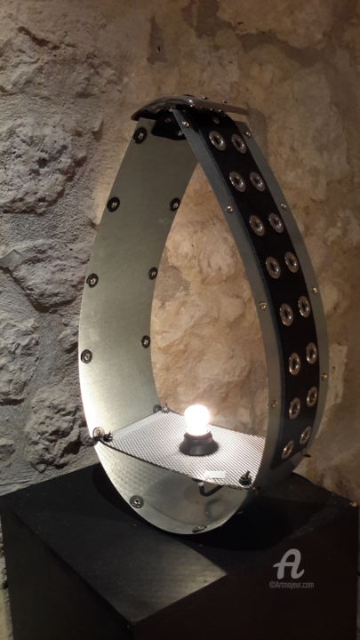 Handwerk mit dem Titel "lampe-ceinture-meta…" von Sylis, Original-Kunstwerk, Beleuchtung