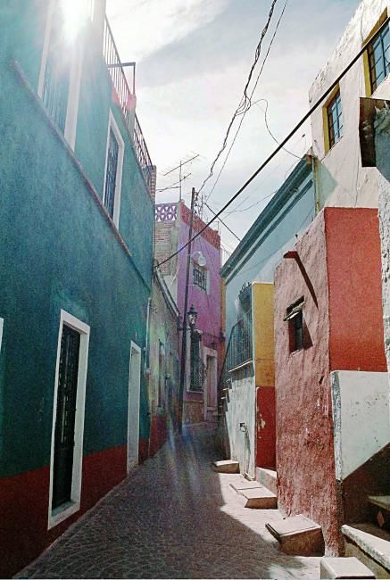 Photographie intitulée "callejon arcoiris" par Vacio Cielo, Œuvre d'art originale