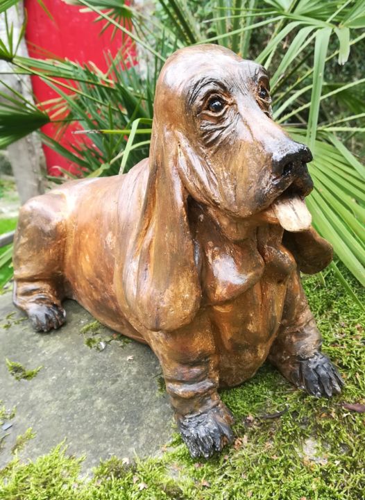 Sculpture titled "Le basset hound" by Valerie Perron, Original Artwork, Clay