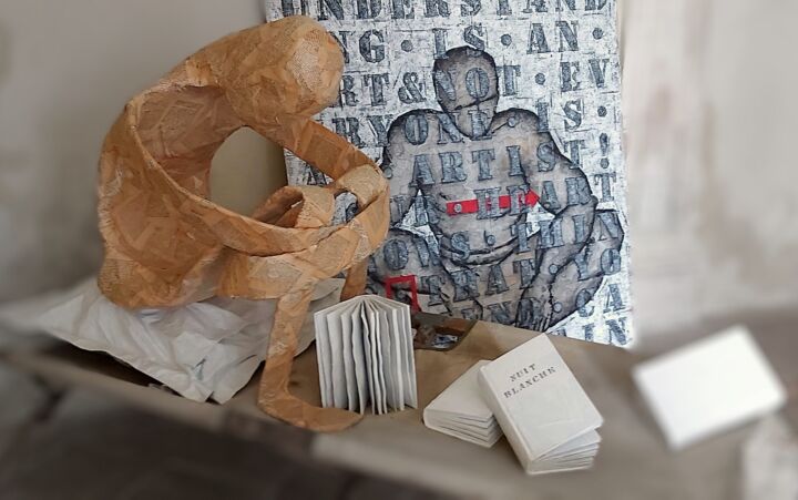 Sculpture titled "Nuit Blanche" by Val D'Off, Original Artwork, Collages