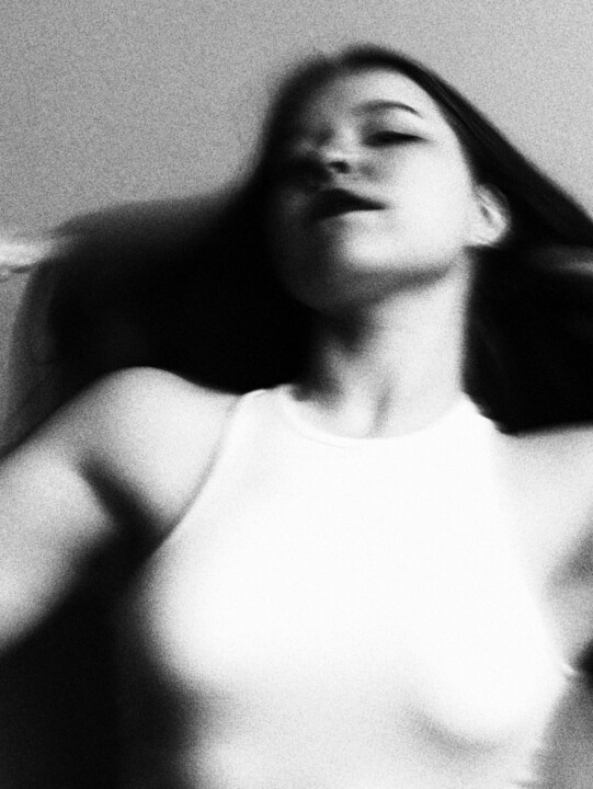 Photographie intitulée "The ghost girl Blac…" par Valeria Nikitina, Œuvre d'art originale, Photographie numérique