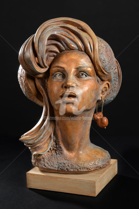 Skulptur mit dem Titel "Pérégrina" von Valerie Barrault, Original-Kunstwerk, Terra cotta