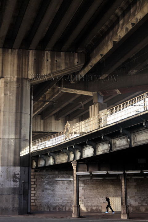 Photographie intitulée "sous-le-pont-nice.j…" par Valery Trillaud, Œuvre d'art originale
