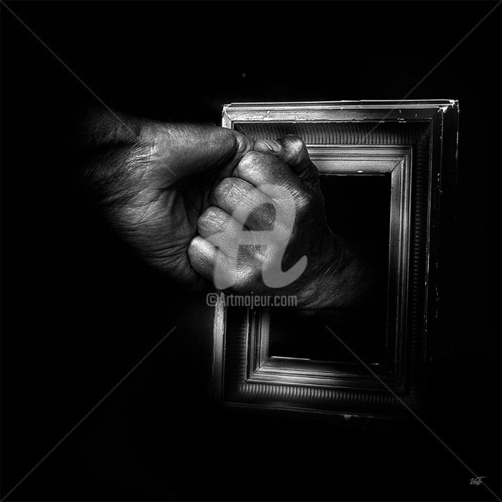 Photography titled "" Give a hand "" by Valy, Original Artwork, Digital Photography