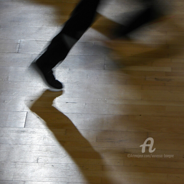 Photography titled "Courir vers le but…" by Vanessa Baegne, Original Artwork, Digital Photography Mounted on Aluminium