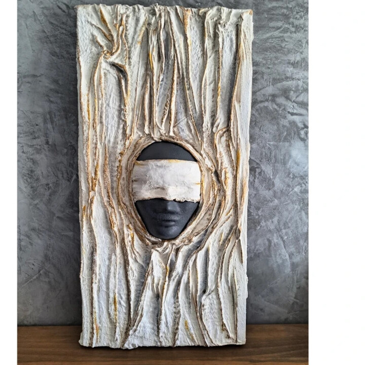 Sculpture intitulée "Sortir du décor" par Vanessa Krawczyk, Œuvre d'art originale, Plâtre Monté sur Châssis en bois