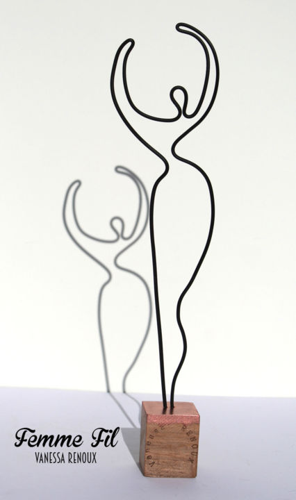 Sculpture intitulée "sculpture Femme fil…" par Vanessa Renoux, Œuvre d'art originale, Métaux