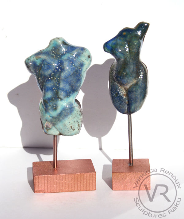 Sculpture titled "Couple en raku bleu…" by Vanessa Renoux, Original Artwork, Ceramics