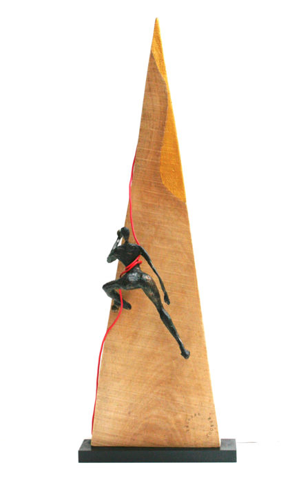 Sculpture intitulée "Grimpeuse sur monta…" par Vanessa Renoux, Œuvre d'art originale, Papier