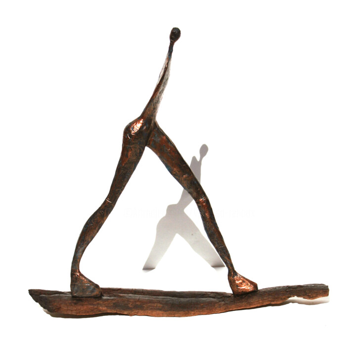 Sculpture intitulée "Marcheur, sculpture…" par Vanessa Renoux, Œuvre d'art originale, Papier