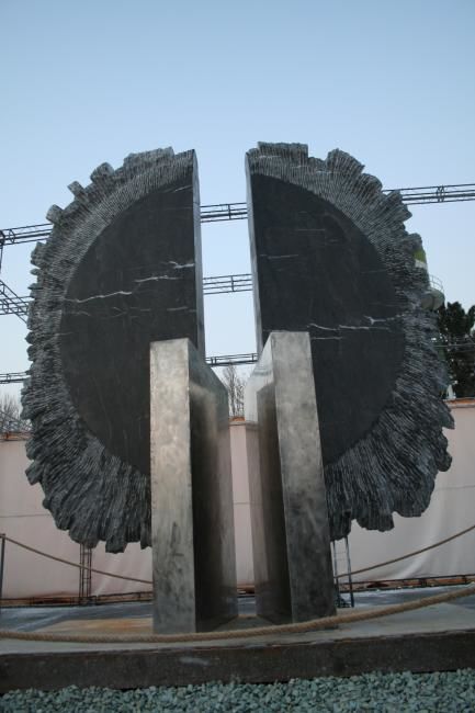 Sculptuur getiteld ""the sun of civiliz…" door Topac Varol, Origineel Kunstwerk