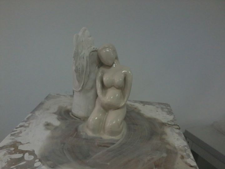 Sculpture titled "Maternité" by Vegeto, Original Artwork, Clay