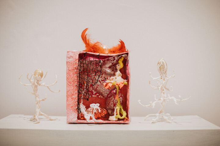 Escultura titulada "Coral Pavement, Cov…" por Velta Emīlija Platupe, Obra de arte original, Arcilla polimérica