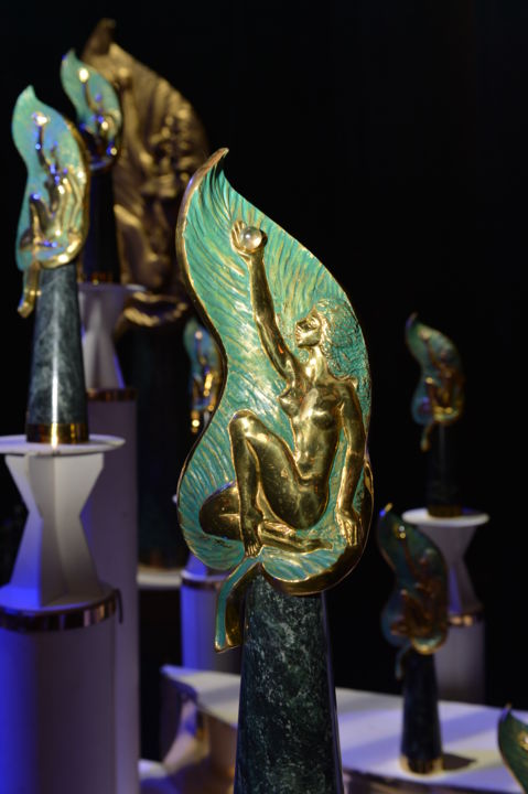 Sculptuur getiteld "Vera Award" door Vera World Fine Art Festival, Origineel Kunstwerk, Metalen